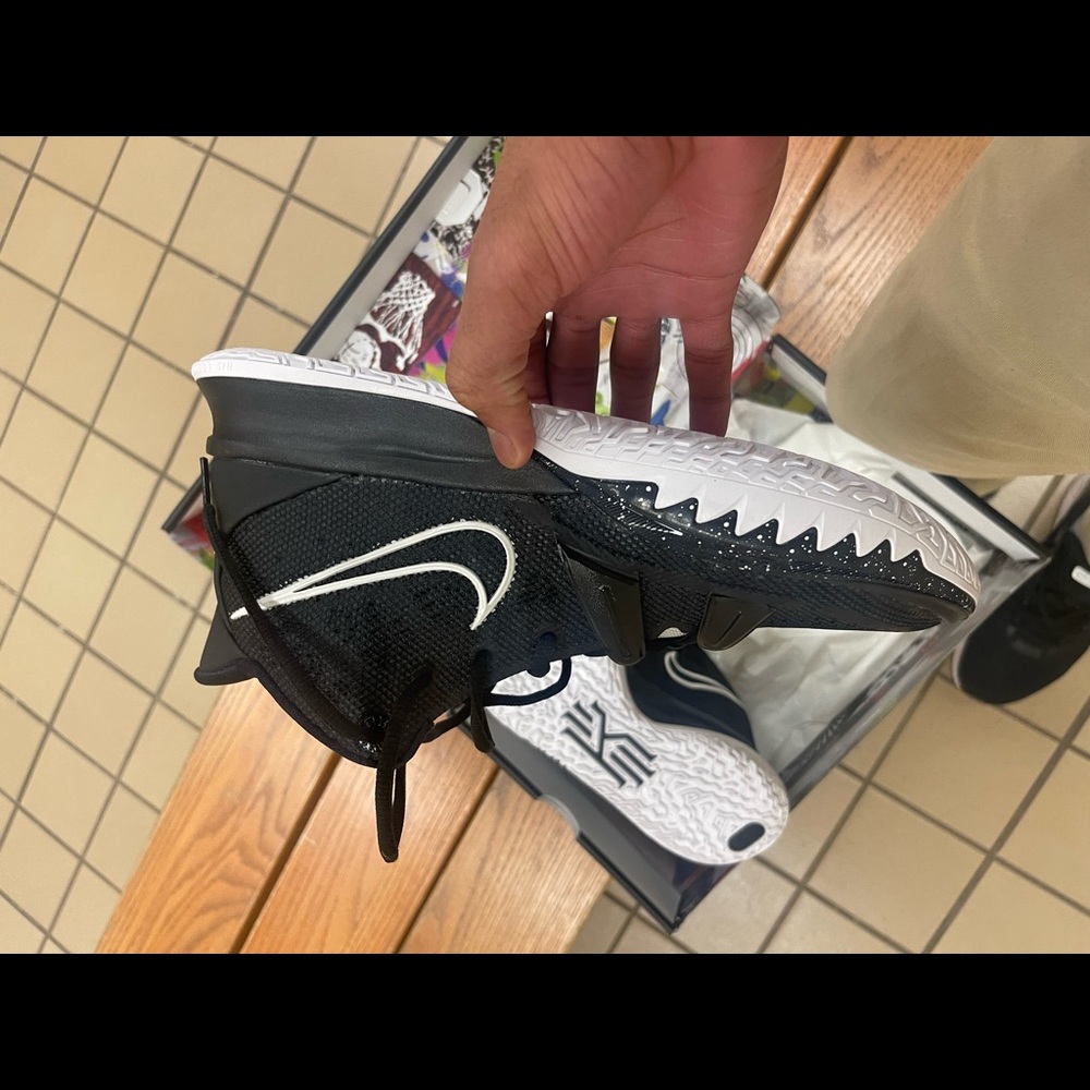 Kyrie 7 black